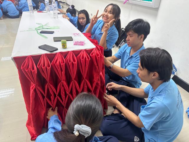 1. 18.03.2567 กิจกรรมการอบรมเชิงปฏิบัติการการจับจีบผ้า สำหรับนักศึกษาชั้นปีที่ 2 รหัส 65